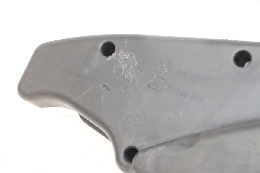 photo de TAMPA DA CAIXA DE AR PEUGEOT SATELIS 125 (2013 - 2018) - Pontos de fixação