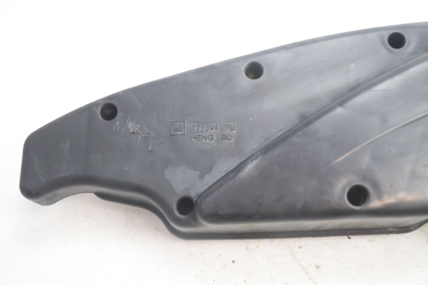 photo de TAMPA DA CAIXA DE AR PEUGEOT SATELIS 125 (2013 - 2018) - Detalhe da peça