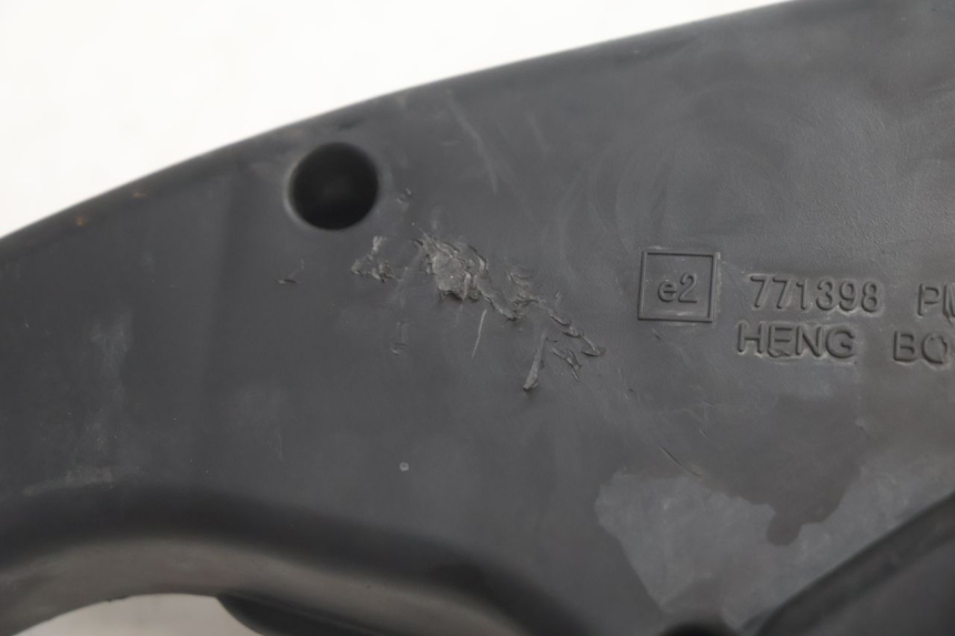 photo de TAMPA DA CAIXA DE AR PEUGEOT SATELIS 125 (2013 - 2018) - Zoom do estado de desgaste