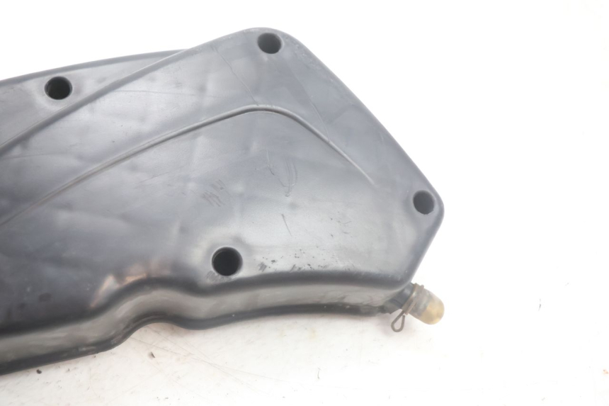 photo de TAMPA DA CAIXA DE AR PEUGEOT SATELIS 125 (2013 - 2018) - Outro ângulo de visão