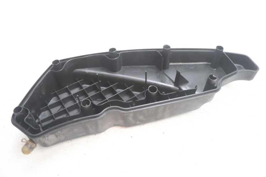 photo de TAMPA DA CAIXA DE AR PEUGEOT SATELIS 125 (2013 - 2018) - Pontos de fixação