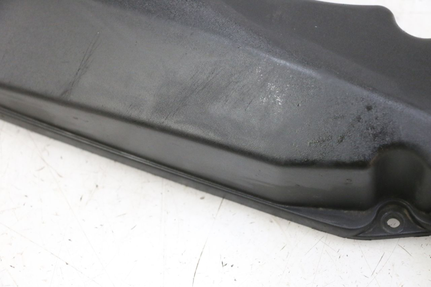 photo de TAMPA DA CAIXA DE AR SUZUKI BURGMAN 125 (2015 - 2017) - Zoom do estado de desgaste