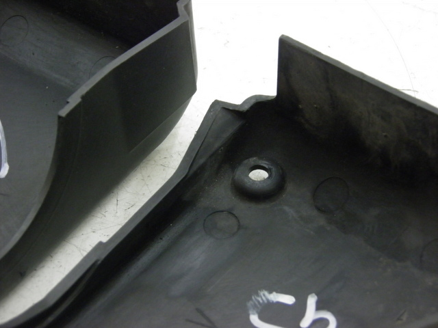 photo de TAMPA DA CAIXA DE AR YAMAHA FZS FAZER 600 (1998 - 2001) - Detalhe da peça