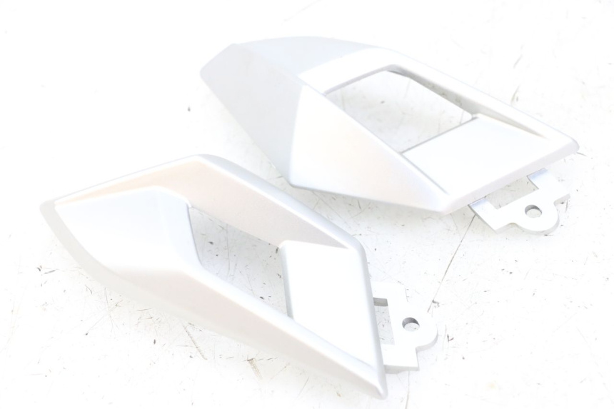 photo de TAMPA LATERAL DO CHASSI YAMAHA AEROX 2T 50 (2013 - 2017) - Outro ângulo de visão