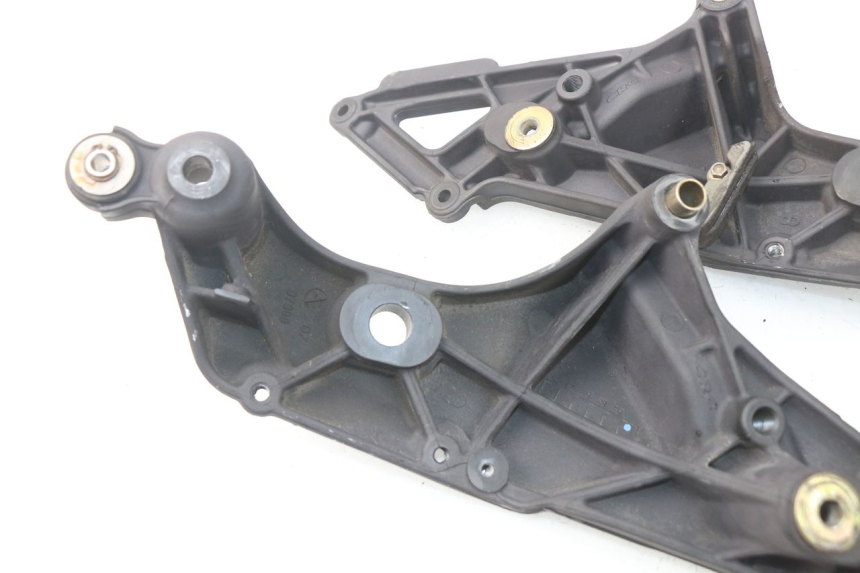 photo de TAMPA LATERAL DO CHASSI MV AGUSTA BRUTALE R WALLY 910 (2008 - 2008) - Detalhe da peça