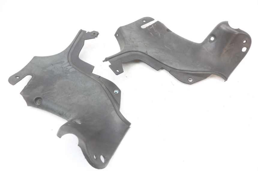 photo de TAMPA LATERAL DO CHASSI BMW C1 125 (2000 - 2003) - Detalhe da peça