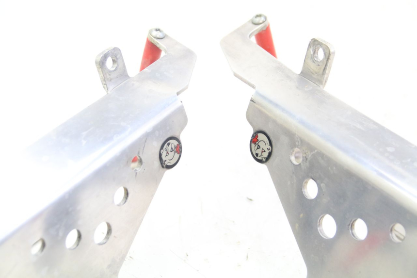 photo de TAMPA LATERAL DO CHASSI HONDA CRF 250 (2010 - 2013) - Detalhe da peça