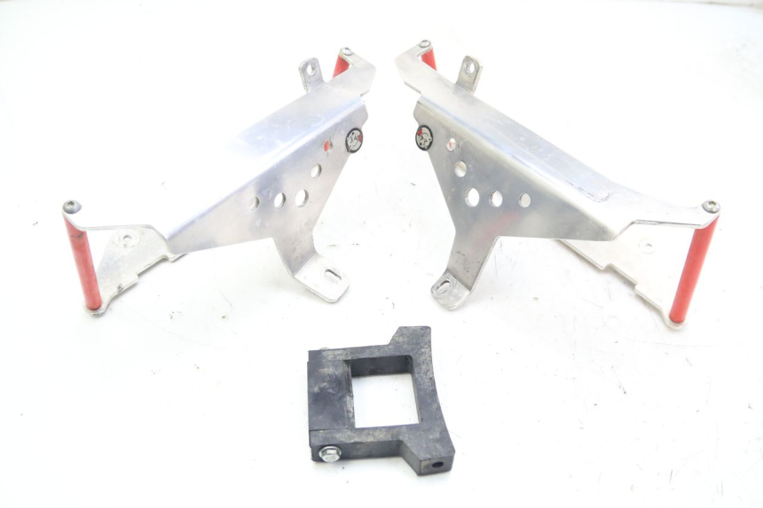 photo de TAMPA LATERAL DO CHASSI HONDA CRF 250 (2010 - 2013) - Zoom do estado de desgaste