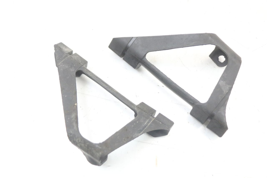 photo de TAMPA LATERAL DO CHASSI HONDA CRF R 250 (2020 - 2021) - Detalhe da peça