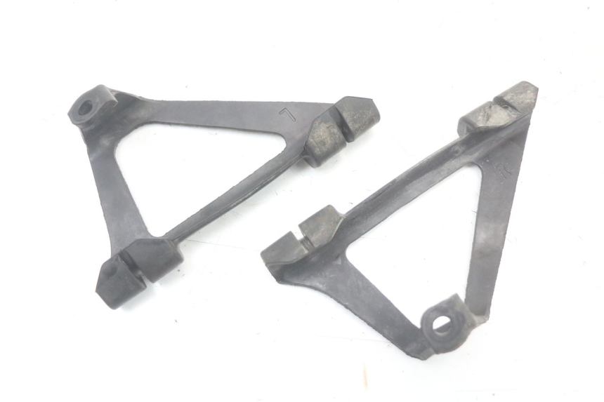 photo de TAMPA LATERAL DO CHASSI HONDA CRF R 250 (2020 - 2021) - Zoom do estado de desgaste