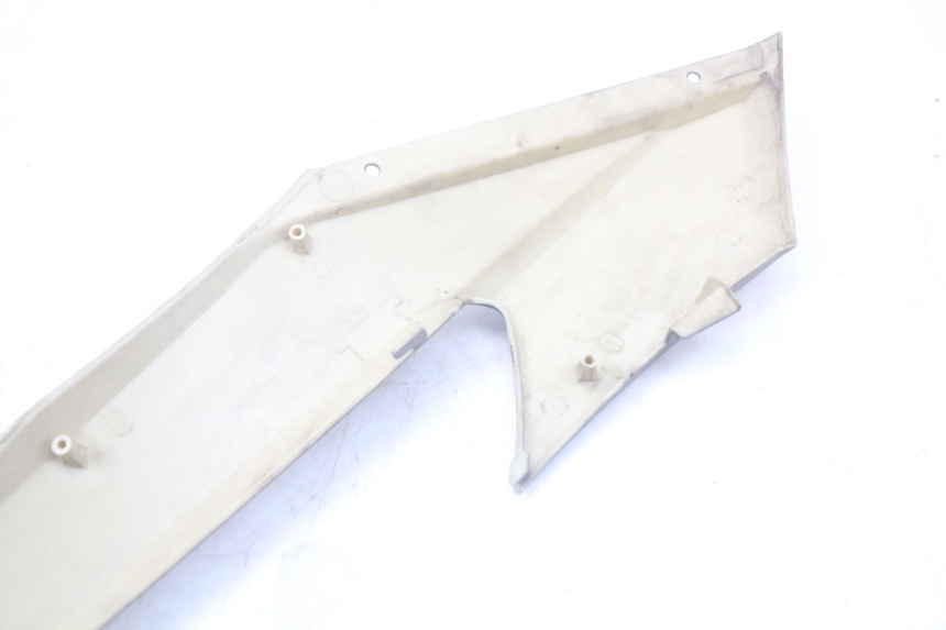 photo de TAMPA LATERAL DIREITA DO CHASSI QUADRO 3D S 350 (2013 - 2018) - Detalhes característicos
