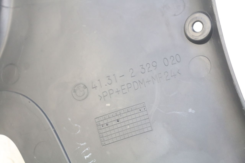 photo de TAMPA LATERAL DIREITA DO CHASSI BMW C1 125 (2000 - 2003) - Detalhe da peça