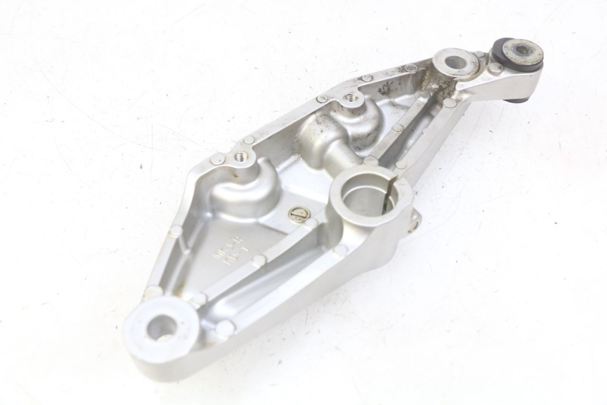photo de TAMPA LATERAL DIREITA DO CHASSI HONDA CB R 1000 (2018 - 2023) - Detalhe da peça