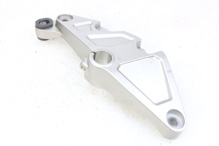 photo de TAMPA LATERAL DIREITA DO CHASSI HONDA CB R 1000 (2018 - 2023) - Pontos de fixação