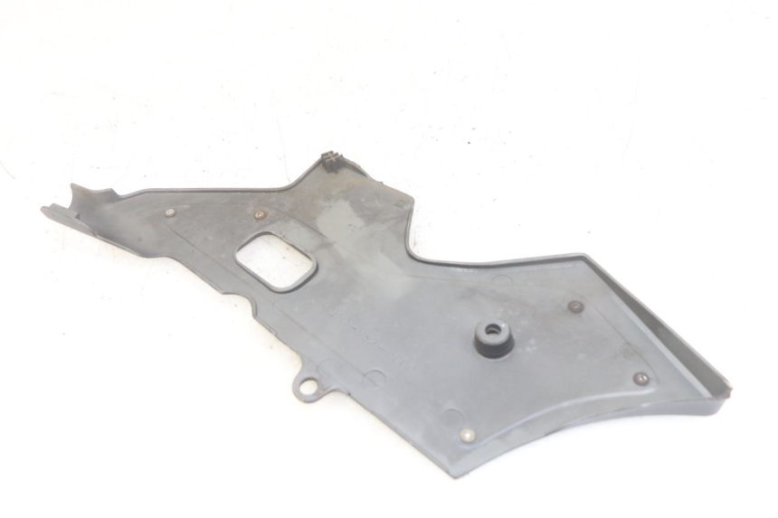 photo de TAMPA LATERAL DIREITA DO CHASSI HONDA CBR F SC25 1000 (1989 - 1992) - Zoom do estado de desgaste