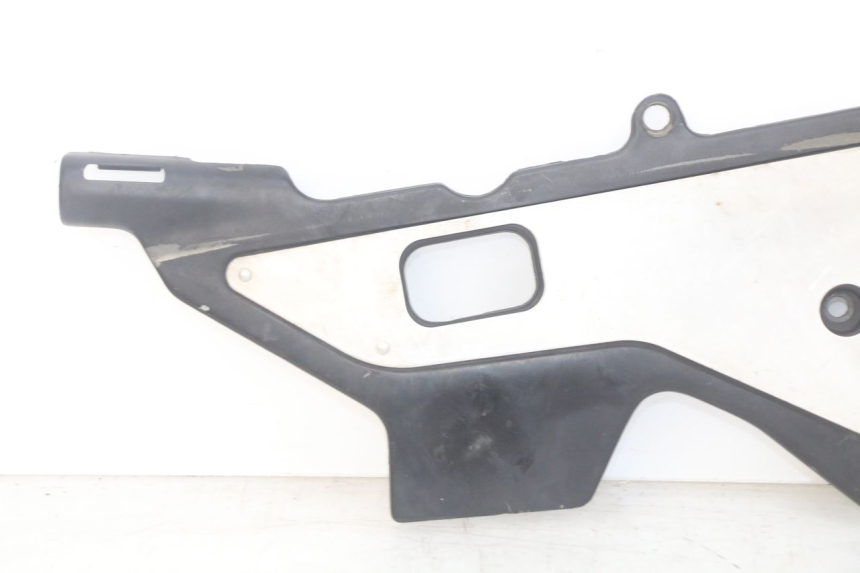 photo de TAMPA LATERAL DIREITA DO CHASSI HONDA CBR F SC25 1000 (1989 - 1992) - Outro ângulo de visão