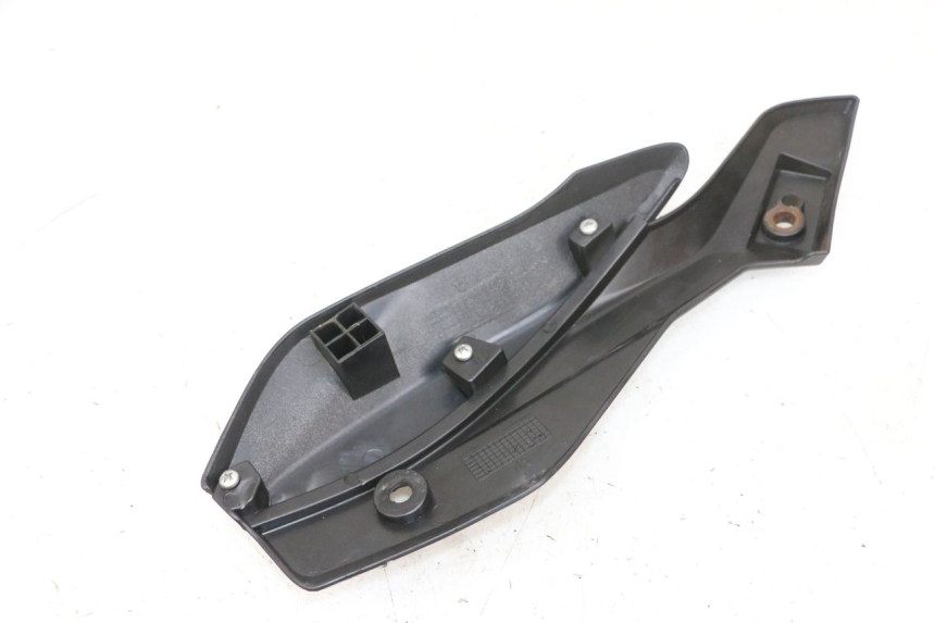 photo de TAMPA LATERAL DIREITA DO CHASSI KSR CODE 125 (2018 - 2020) - Detalhe da peça