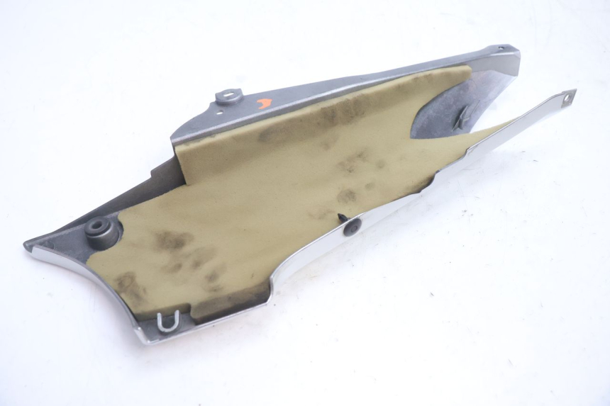 photo de TAMPA LATERAL DO QUADRO DIREITO YAMAHA FJR 1300 (2001 - 2005) - Outro ângulo de visão
