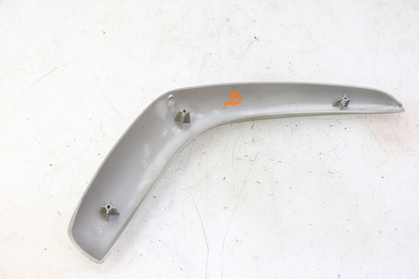 photo de TAMPA LATERAL DIREITA DO CHASSI PIAGGIO FLY 2T 50 (2004 - 2017) - Outro ângulo de visão