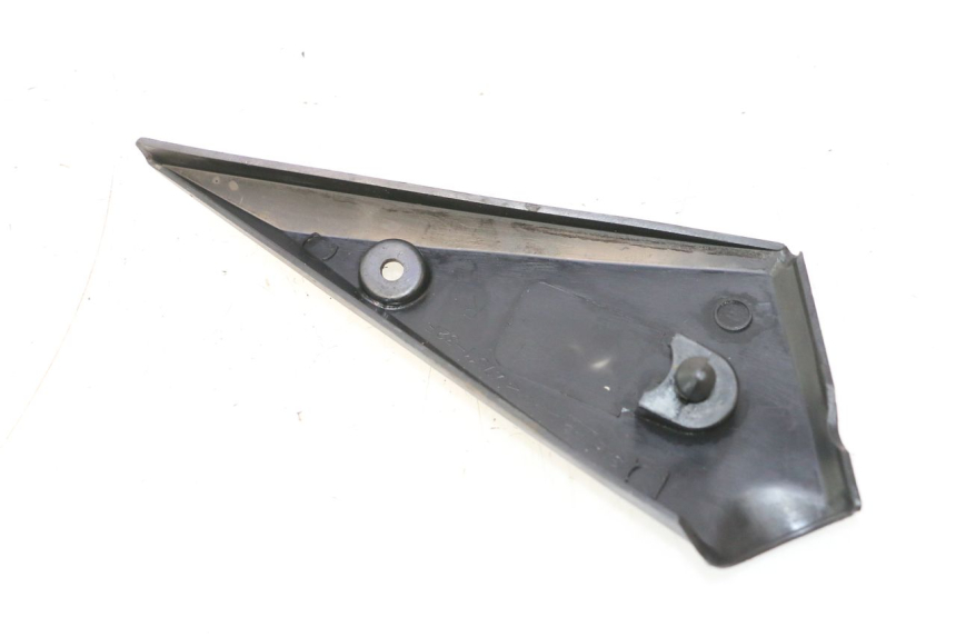 photo de TAMPA LATERAL DO QUADRO DIREITO SUZUKI GSF N BANDIT 1200 (2001 - 2005) - Detalhe da peça