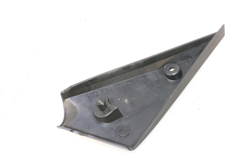 photo de TAMPA LATERAL DO QUADRO DIREITO SUZUKI GSF N BANDIT 1200 (2001 - 2005) - Zoom do estado de desgaste