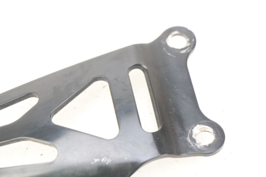 photo de TAMPA LATERAL DIREITA DO CHASSI SUZUKI GSX-R GSXR 750 (2011 - 2016) - Zoom do estado de desgaste