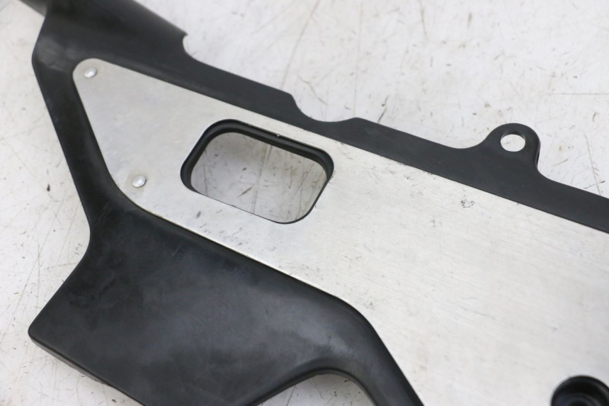 photo de TAMPA LATERAL DIREITA DO CHASSI HONDA CBR F 1000 (1993 - 1996) - Detalhe da peça