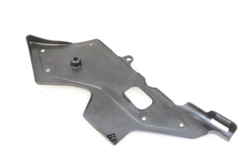 photo de TAMPA LATERAL DIREITA DO CHASSI HONDA CBR F 1000 (1993 - 1996) - Ampliação técnica