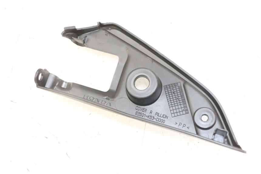 photo de TAMPA LATERAL DIREITA DO CHASSI HONDA SH i 300 (2015 - 2020) - Detalhe da peça