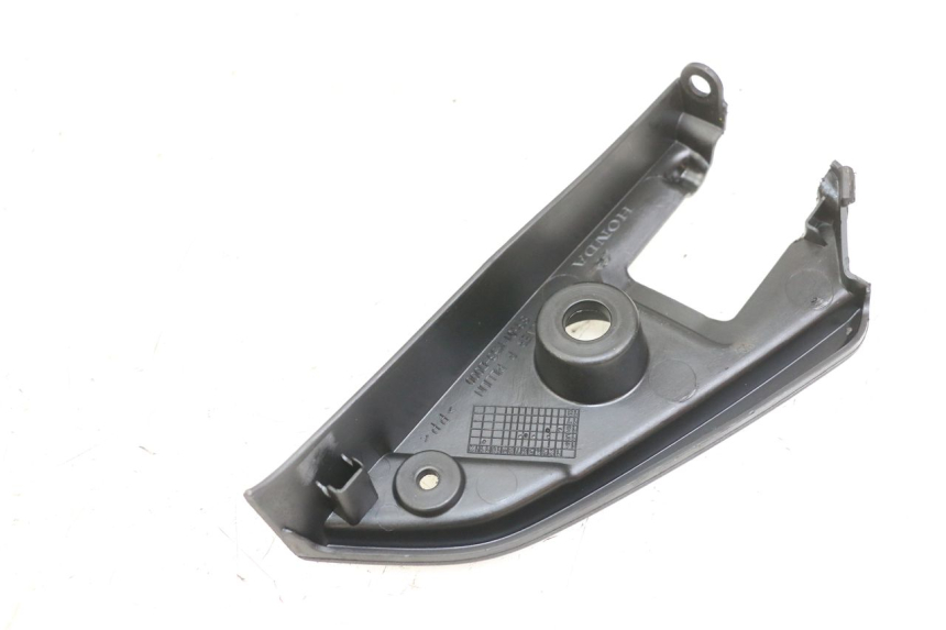 photo de TAMPA LATERAL DIREITA DO CHASSI HONDA SH i 300 (2015 - 2020) - Zoom do estado de desgaste