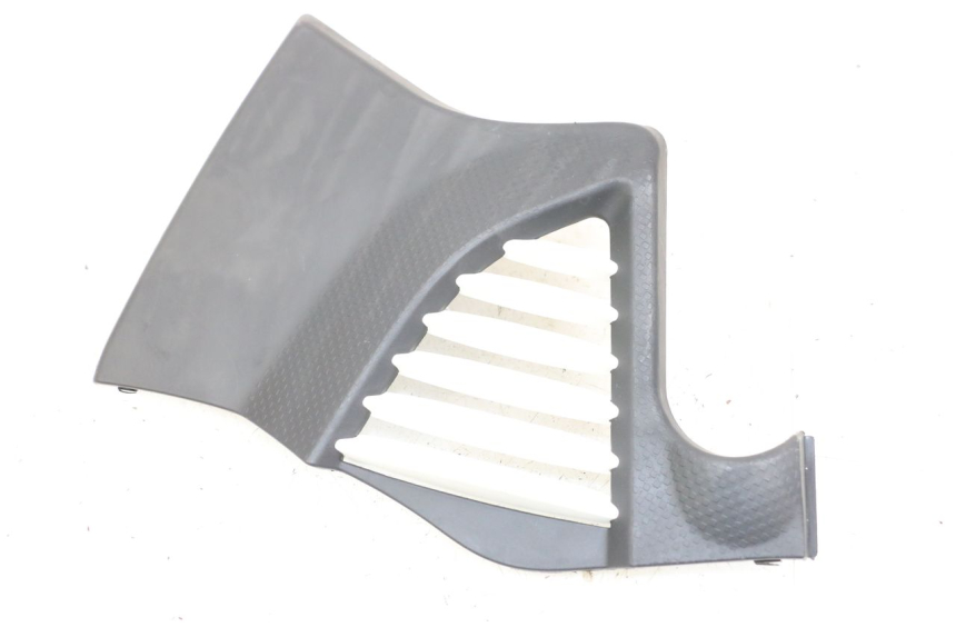 photo de TAMPA LATERAL DIREITA DO CHASSI KYMCO K-PW K-PIPE 50 (2012 - 2017) - Detalhe da peça