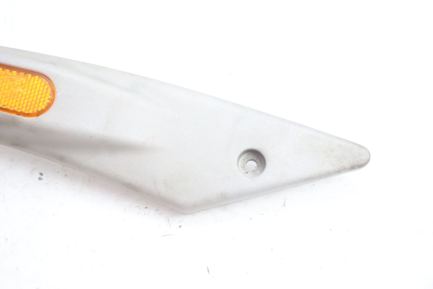photo de TAMPA LATERAL DO QUADRO DIREITO PIAGGIO LIBERTY 125 (1998 - 2008) - Outro ângulo de visão