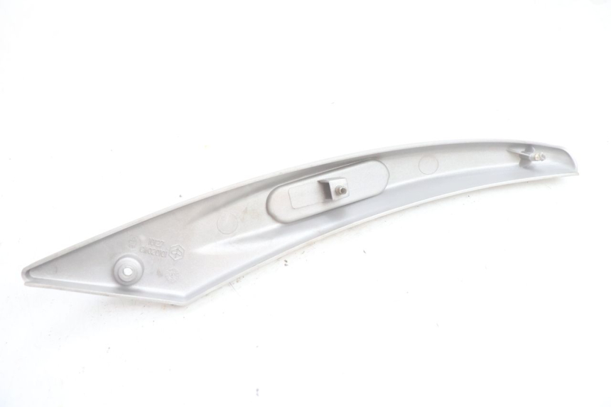 photo de TAMPA LATERAL DO QUADRO DIREITO PIAGGIO LIBERTY 125 (1998 - 2008) - Vista geral