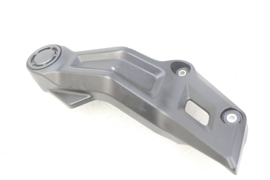 photo de TAMPA LATERAL DIREITA DO CHASSI YAMAHA MT-07 MT07 700 (2018 - 2020) - Outro ângulo de visão