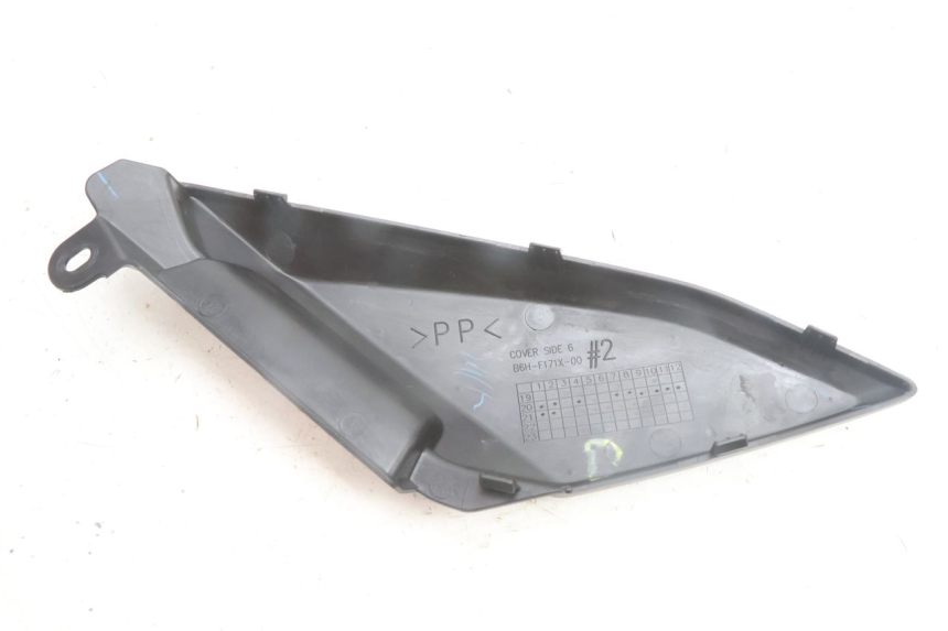 photo de TAMPA LATERAL DO QUADRO DIREITO YAMAHA N-MAX NMAX 125 (2021 - 2024) - Zoom do estado de desgaste
