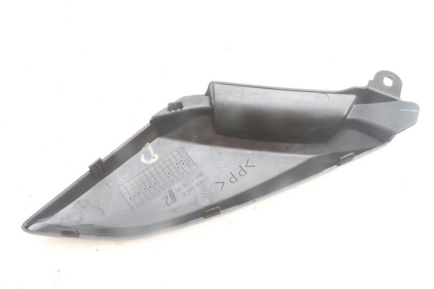 photo de TAMPA LATERAL DO QUADRO DIREITO YAMAHA N-MAX NMAX 125 (2021 - 2024) - Outro ângulo de visão