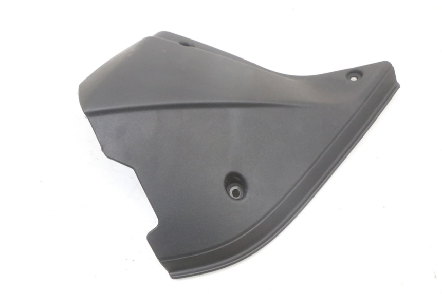 photo de TAMPA LATERAL DIREITA DO CHASSI MOTO GUZZI NORGE 8V GT 1200 (2011 - 2016) - Detalhe da peça