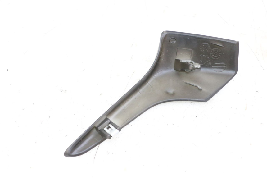 photo de TAMPA LATERAL DIREITA DO CHASSI PIAGGIO LIBERTY IGET 4T 50 (2021 - 2025) - Detalhe da peça
