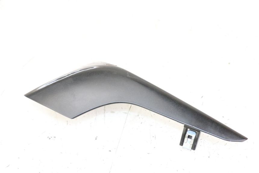 photo de TAMPA LATERAL DIREITA DO CHASSI PIAGGIO LIBERTY IGET 4T 50 (2021 - 2025) - Zoom do estado de desgaste