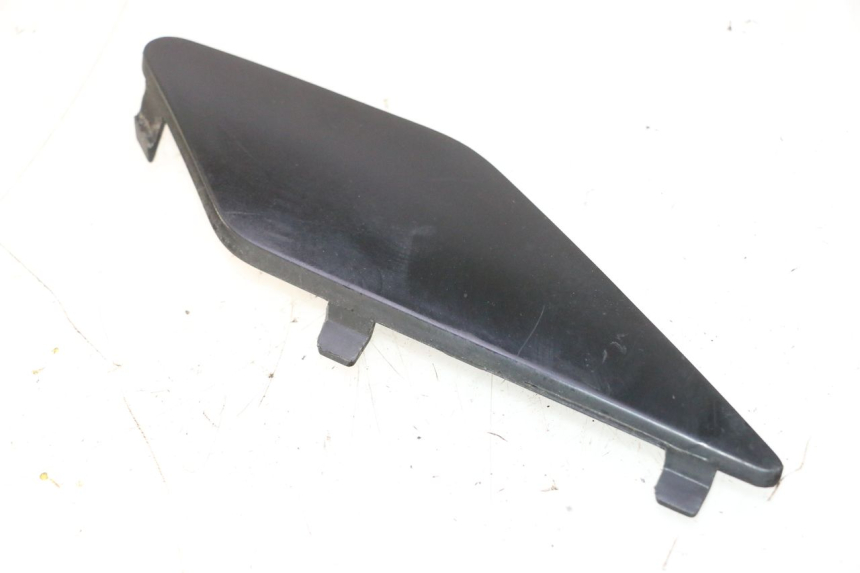 photo de TAMPA LATERAL DO QUADRO DIREITO PEUGEOT SATELIS 125 (2013 - 2018) - Outro ângulo de visão