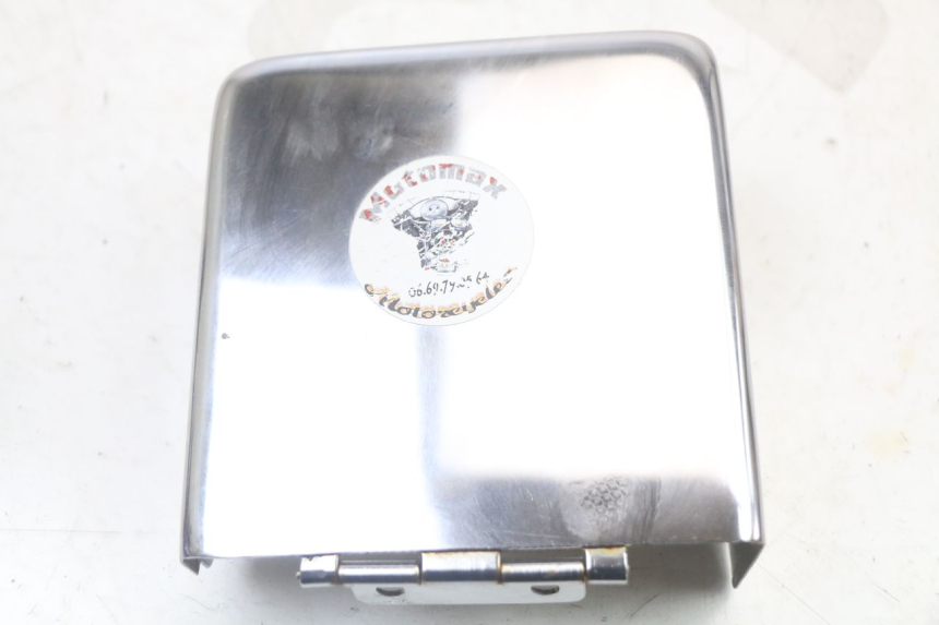 photo de TAMPA LATERAL DIREITA DO CHASSI REGAL RAPTOR SPYDER 125 (2010 - 2018) - Detalhe da peça