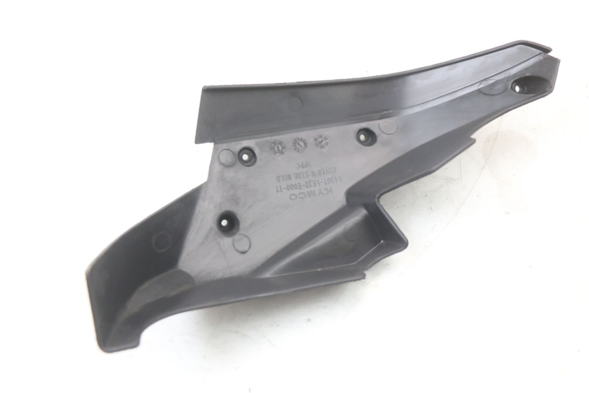 photo de TAMPA LATERAL DIREITA DO CHASSI KYMCO SUPER 8 125 (2008 - 2015) - Zoom do estado de desgaste