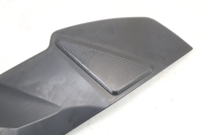 photo de TAMPA LATERAL DIREITA DO CHASSI SUZUKI GSR 750 (2011 - 2017) - Outro ângulo de visão