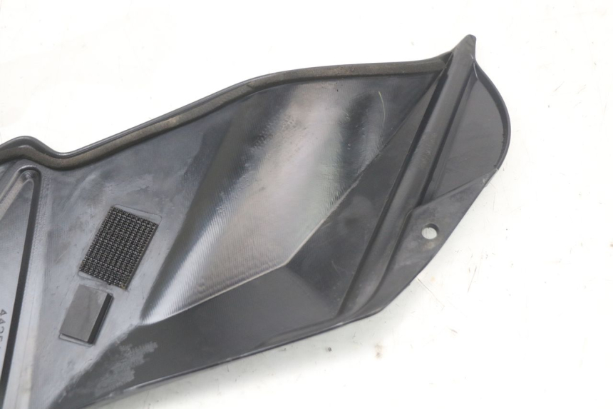 photo de TAMPA LATERAL DIREITA DO CHASSI SUZUKI GSR 750 (2011 - 2017) - Estado da superfície