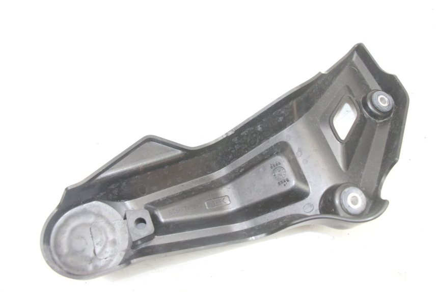 photo de TAMPA LATERAL DIREITA DO CHASSI YAMAHA TRACER 7 700 (2020 - 2024) - Zoom do estado de desgaste
