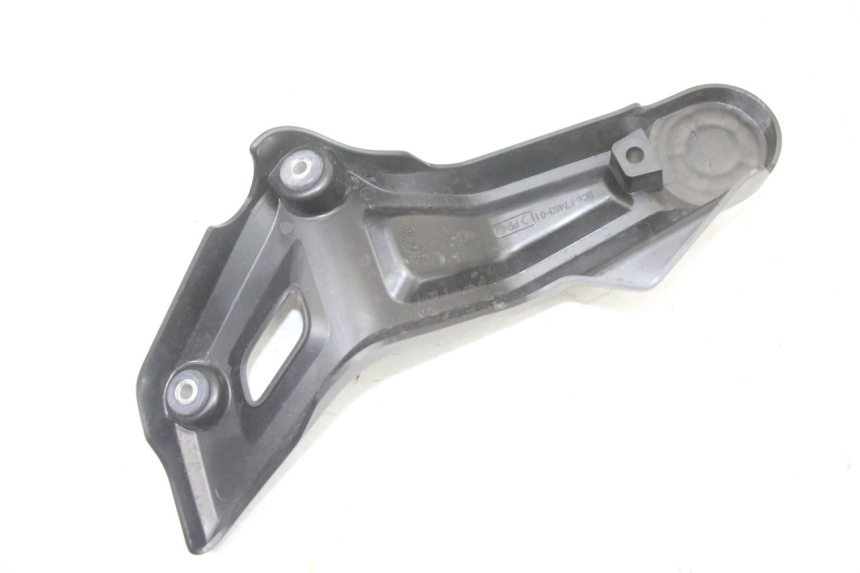 photo de TAMPA LATERAL DIREITA DO CHASSI YAMAHA TRACER 7 700 (2020 - 2024) - Outro ângulo de visão