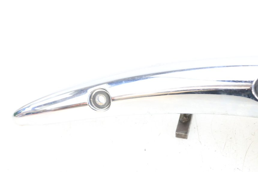 photo de TAMPA LATERAL DIREITA DO CHASSI SUZUKI VL INTRUDER 125 (2004 - 2007) - Peça verificada
