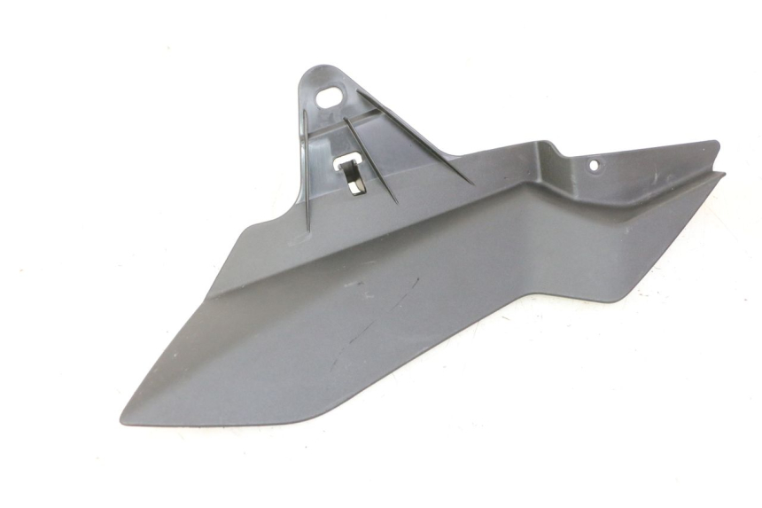 photo de TAMPA LATERAL DIREITA DO CHASSI YAMAHA XMAX X-MAX 125 (2021 - 2025) - Detalhe da peça