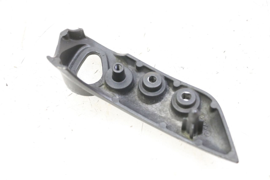 photo de TAMPA LATERAL DIREITA DO CHASSI YAMAHA FZ6 FAZER S2 600 (2007 - 2011) - Zoom do estado de desgaste