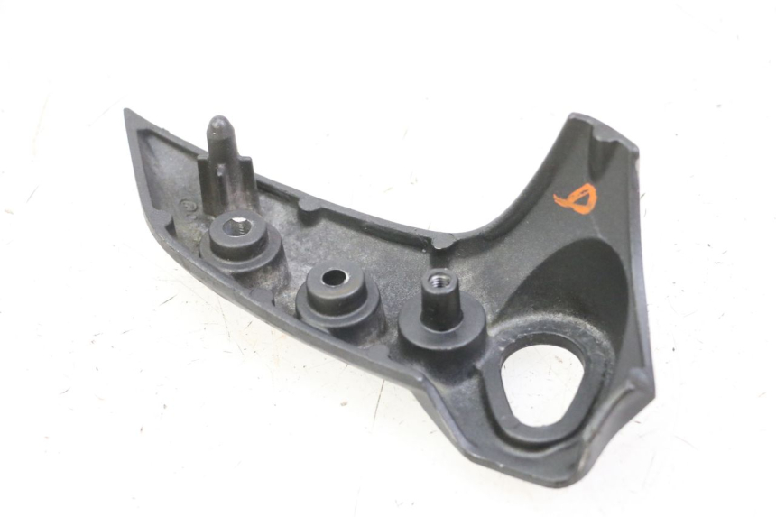 photo de TAMPA LATERAL DIREITA DO CHASSI YAMAHA FZ6 FAZER S2 600 (2007 - 2011) - Outro ângulo de visão